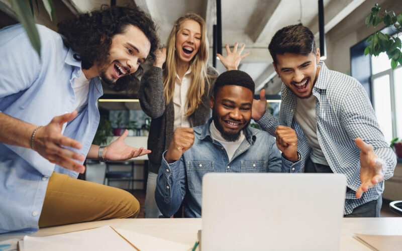 Carisma: empatia é o segredo para conquistar as pessoas no trabalho, apontam 7 em cada 10 profissionais / Foto: Freepik