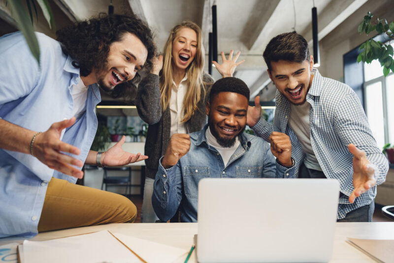 Carisma: empatia é o segredo para conquistar as pessoas no trabalho, apontam 7 em cada 10 profissionais / Foto: Freepik