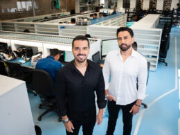 Lucas e Pablo Linhares no laboratório do Grupo PLL / Foto: Halei Rembrandt / Divulgação