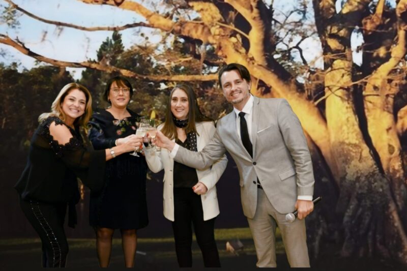 A jornalista Regina Lima com Mariah Pires, Cristiane Marrone Pires e Alexandre Pires, sócios da ACG Home Care / Foto: Divulgação