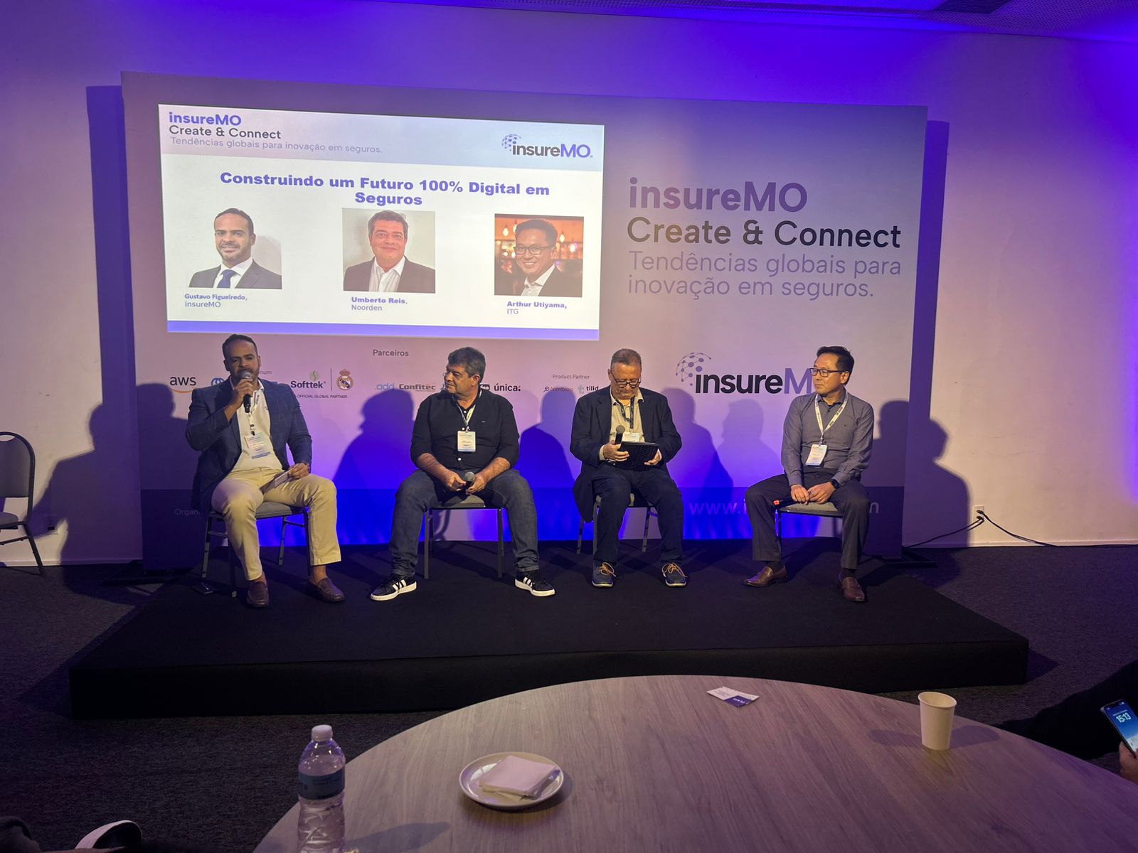 Painel "Construindo um Futuro 100% Digital em Seguros" / Foto: Universo do Seguro