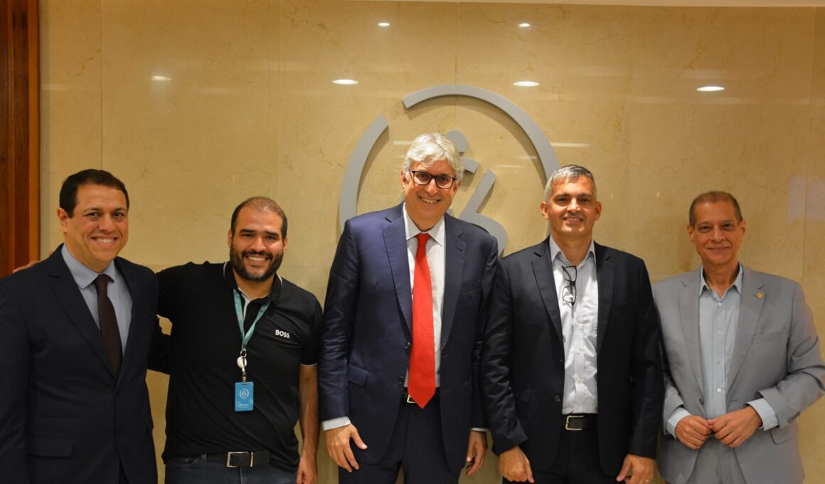 Marcelo Rocha, Lucas Vergilio, Airton de Almeida Filho, César Neves e Armando Vergilio / Foto: João Vitor Silva / Comunicação ENS / Divulgação