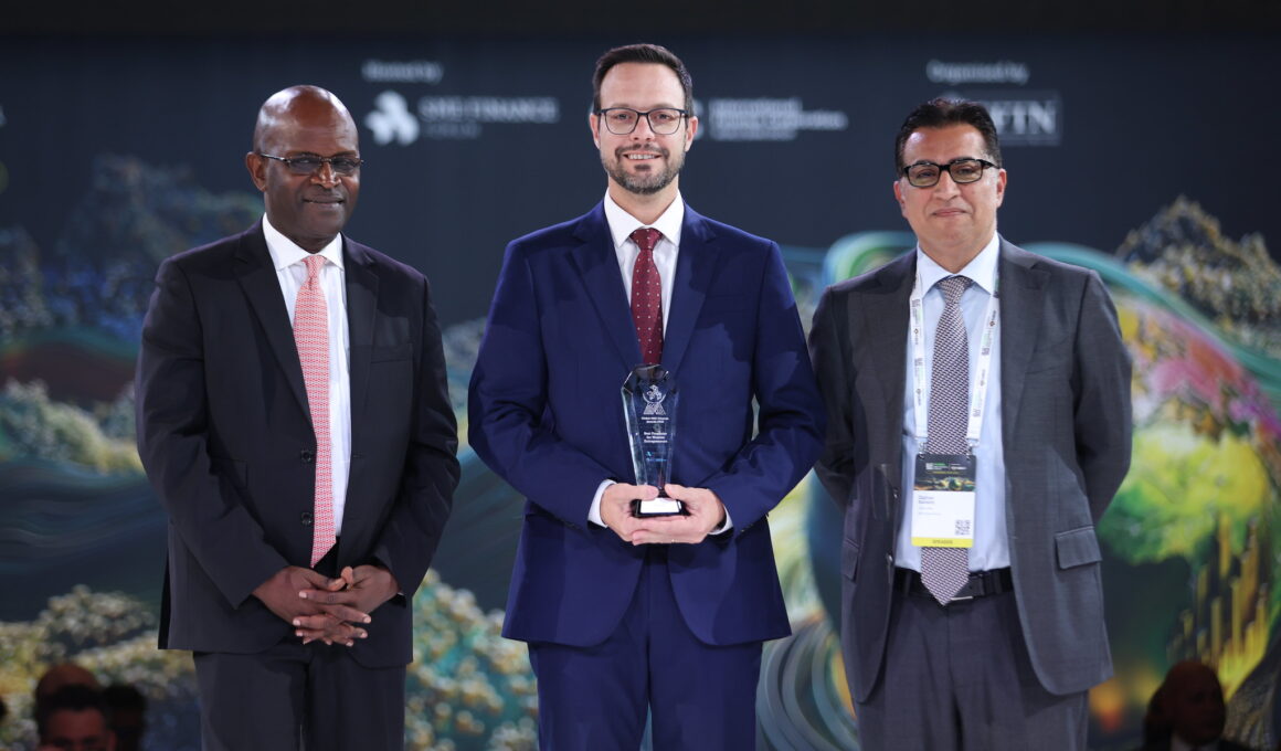 Prêmio foi entregue no dia 15 de setembro, durante a conferência anual do SME Finance Forum, em Joanesburgo, na África do Sul Créditos: Divulgação/Sicredi