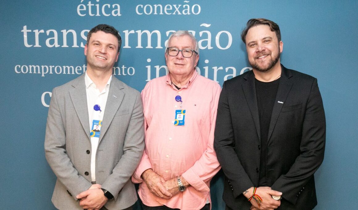 Atual gestão da Celos: presidente, Ivecio Pedro Felisbino (E), diretor de Seguridade, Paulo César da Silveira (C) e diretor Financeiro, Leandro Nunes da Silva (D). / Foto: Divulgação