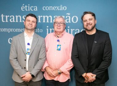 Atual gestão da Celos: presidente, Ivecio Pedro Felisbino (E), diretor de Seguridade, Paulo César da Silveira (C) e diretor Financeiro, Leandro Nunes da Silva (D). / Foto: Divulgação