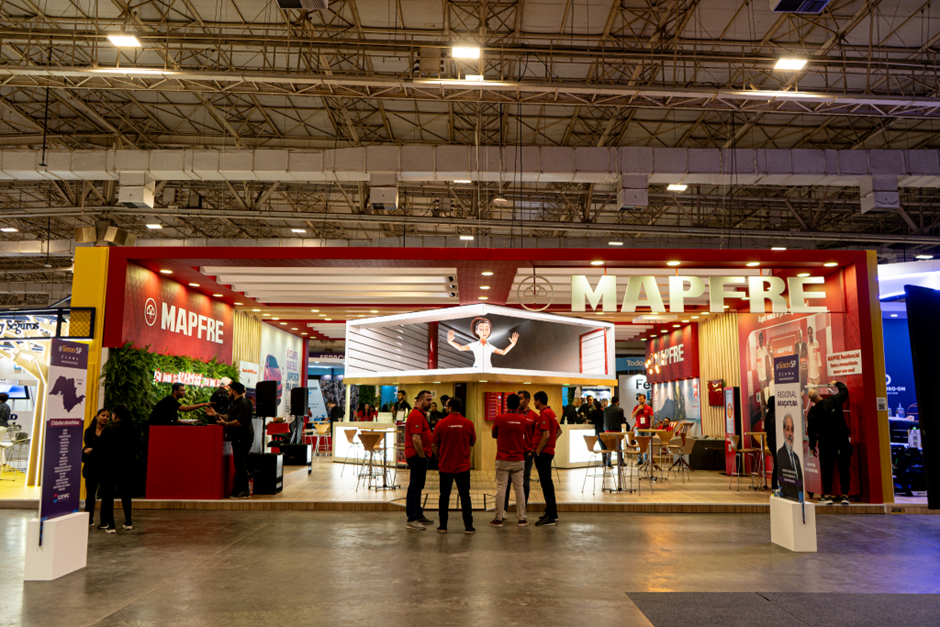 Ator Cássio Reis conduzirá edição especial do podcast ‘Estúdio MAPFRE’ diretamente do estande da companhia. Espaço contará com exibição da taça CONMEBOL Libertadores