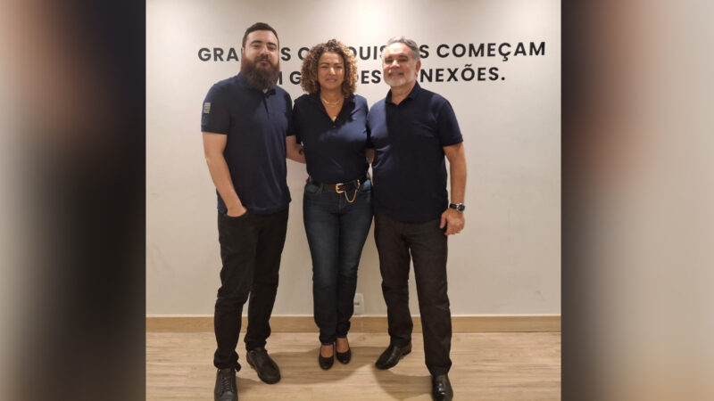 Da esquerda para a direita: Gustavo Gripa Corrêa, novo gerente comercial da Senra Associados; Celeste Senra e Antônio Carlos Senra, sócios da Senra Associados / Foto: Divulgação