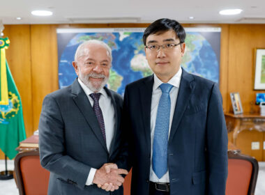 Presidente Lula e o fundador e CEO da DiDi, Will Cheng / Foto: Ricardo Stuckert / Secom-PR / Divulgação