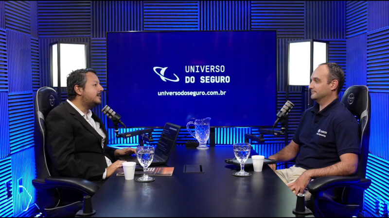 O jornalista William Anthony, do Universo do Seguro, e Tiago Santana, superintendente de Engenharia de Riscos da Zurich no Brasil / Foto: Divulgação