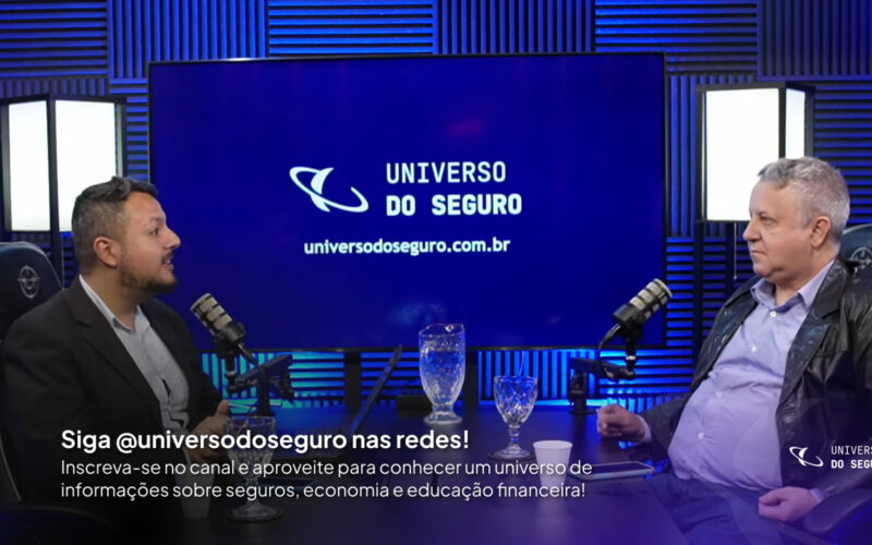 O jornalista William Anthony, do Universo do Seguro, entrevista Renato Bernardes, CEO da R2 Finance / Divulgação