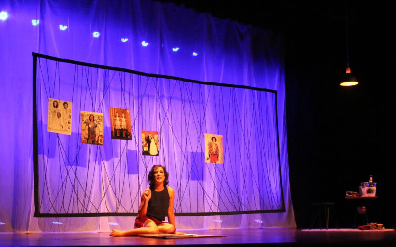 Adriana Birolli na comédia NÃO - Crédito fotográfico Nando Machado/ Foto: Divulgação