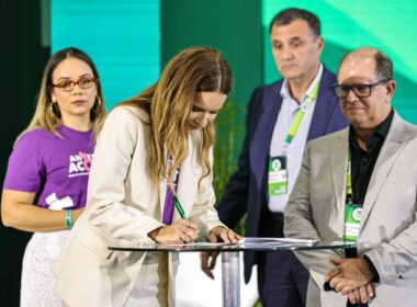 Senadora Daniella Ribeiro (PB) e Unimed assinam termo de cooperação durante a 54ª Convenção Nacional Unimed em João Pessoa / Foto: Divulgação