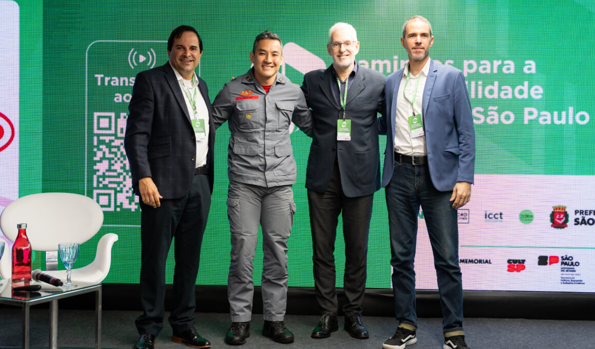 Lauro Ladeia, diretor do Sinduscon-SP (Sindicato da Indústria da Construção Civil), Capitão da PM Roberto Adashi, do Corpo de Bombeiros de São Paulo, Carlos Borges, vice-presidente do Secovi-SP (Sindicato das Empresas de Administração de Imóveis de São Paulo) e Clemente Gauer, diretor e coordenador do Grupo de Segurança da ABVE / Foto: Divulgação