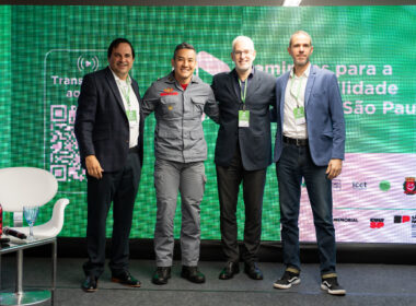 Lauro Ladeia, diretor do Sinduscon-SP (Sindicato da Indústria da Construção Civil), Capitão da PM Roberto Adashi, do Corpo de Bombeiros de São Paulo, Carlos Borges, vice-presidente do Secovi-SP (Sindicato das Empresas de Administração de Imóveis de São Paulo) e Clemente Gauer, diretor e coordenador do Grupo de Segurança da ABVE / Foto: Divulgação