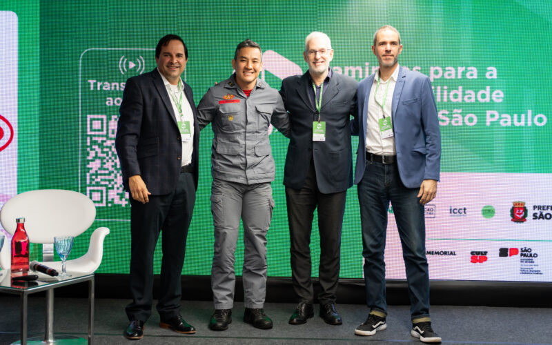 Lauro Ladeia, diretor do Sinduscon-SP (Sindicato da Indústria da Construção Civil), Capitão da PM Roberto Adashi, do Corpo de Bombeiros de São Paulo, Carlos Borges, vice-presidente do Secovi-SP (Sindicato das Empresas de Administração de Imóveis de São Paulo) e Clemente Gauer, diretor e coordenador do Grupo de Segurança da ABVE / Foto: Divulgação