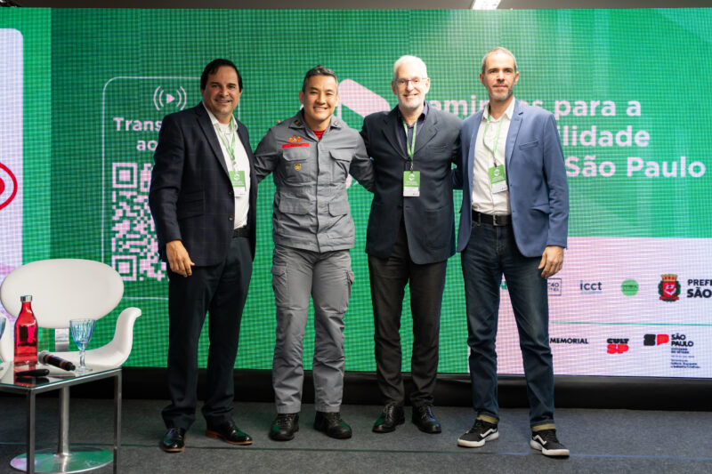 Lauro Ladeia, diretor do Sinduscon-SP (Sindicato da Indústria da Construção Civil), Capitão da PM Roberto Adashi, do Corpo de Bombeiros de São Paulo, Carlos Borges, vice-presidente do Secovi-SP (Sindicato das Empresas de Administração de Imóveis de São Paulo) e Clemente Gauer, diretor e coordenador do Grupo de Segurança da ABVE / Foto: Divulgação