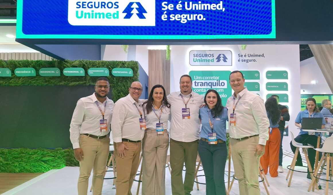 Foto: Executivos da E4 Soluções, Seguros Unimed e Solidus Administradora durante o Conec / Divulgação