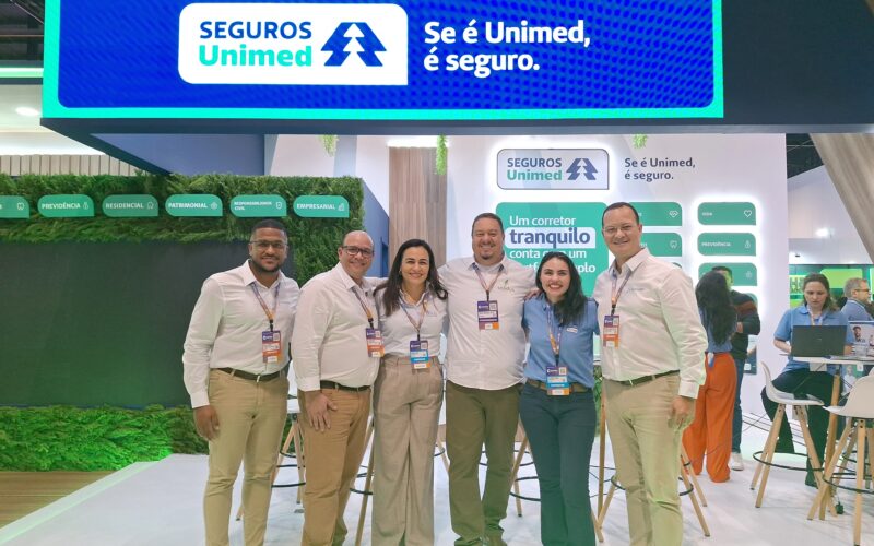 Foto: Executivos da E4 Soluções, Seguros Unimed e Solidus Administradora durante o Conec / Divulgação