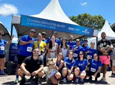 Time da Simetria e atletas no estande da empresa: 4ª Corrida Mário Penna / Foto: Divulgação