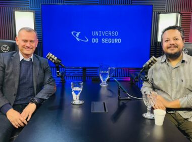 Superintendente Sênior de Negócios da Bradesco Vida e Previdência, Ricardo Campos, e o jornalista William Anthony, do Universo do Seguro / Foto: Divulgação