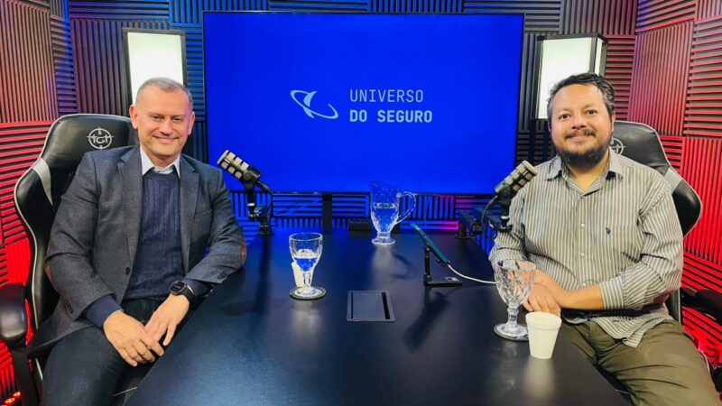 Superintendente Sênior de Negócios da Bradesco Vida e Previdência, Ricardo Campos, e o jornalista William Anthony, do Universo do Seguro / Foto: Divulgação