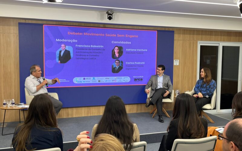 Evento de lançamento do Portal Saude Sem engano - Francisco Balestrin, presidente da FESAÚDE e do SindHops, Carlos Pedrotti - Presidente da SDB e Adriana Ventura - Deputada Federal/ Foto: Divulgação