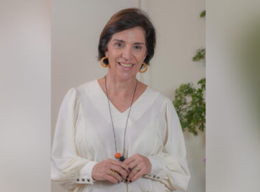 "Quando uma empresa acolhe com respeito, a pessoa sente que pode existir de novo, sem precisar esconder sua dor para continuar sendo produtiva", diz Bia Tartuce, consultora de RH