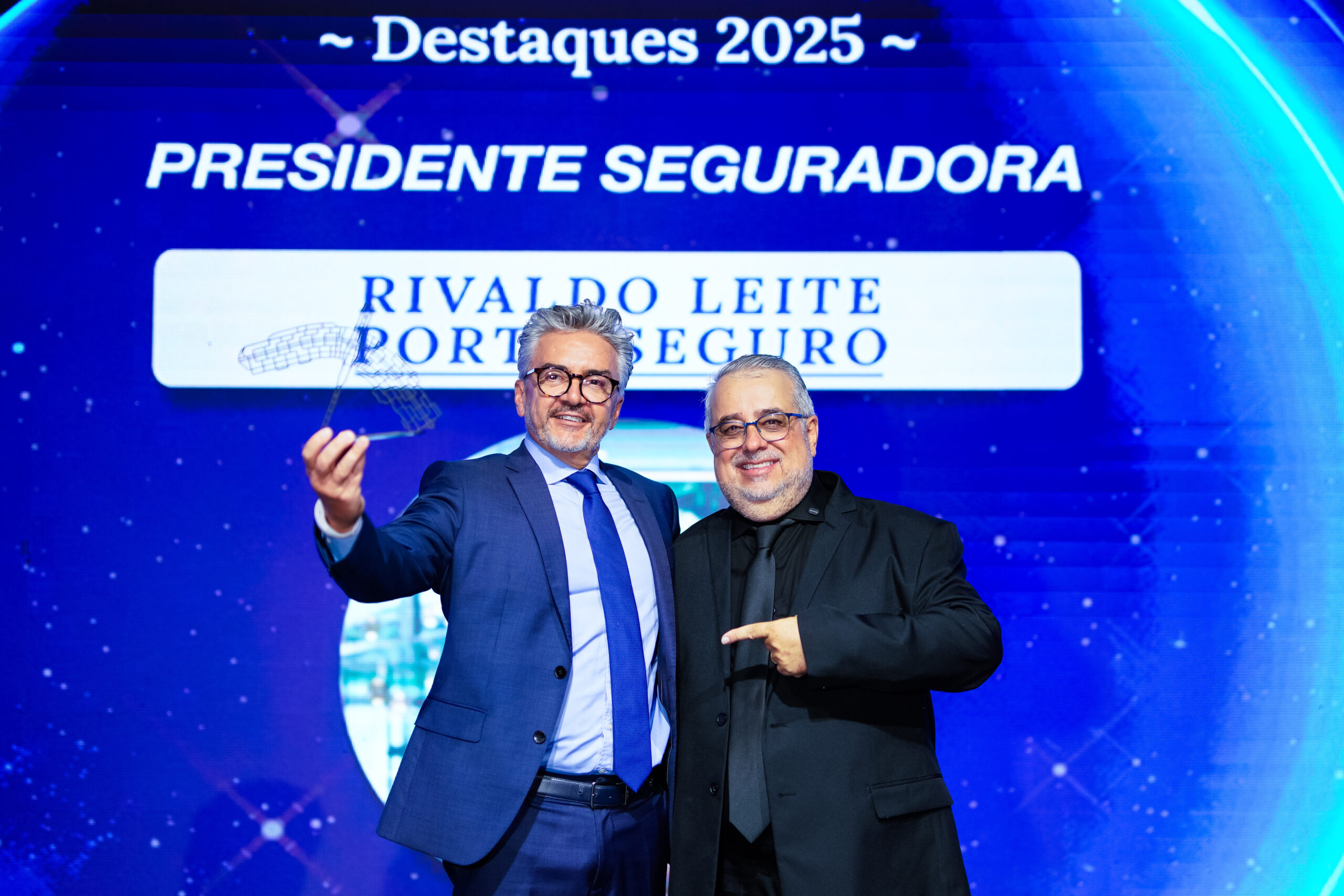 Rivaldo Leite, CEO da Porto Seguro, ao lado do presidente do Sincor-DF, Jackson Prata / Foto: Sincor-DF / Divulgação